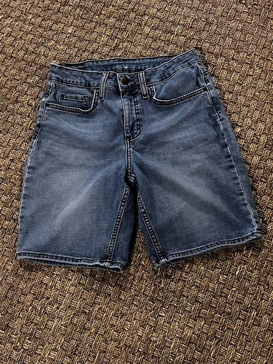 Riders by Lee Women's Mid Wash Blue Denim Shorts - Picture 2 of 7